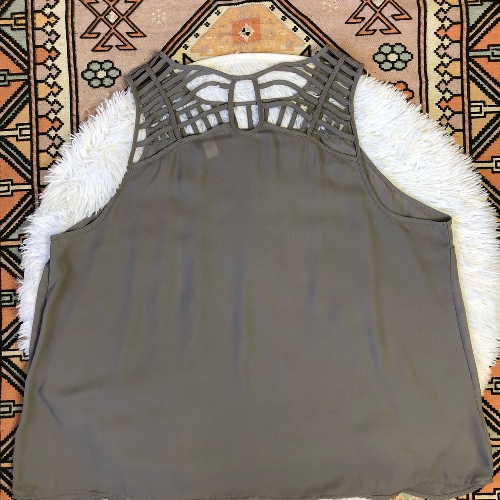 Torrid Gray caged blouse - Picture 3 of 4